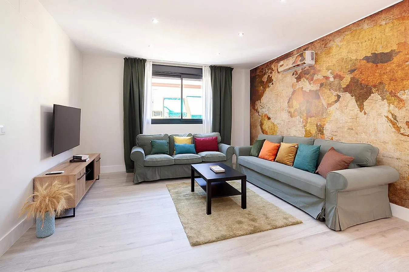 Stunning Apartment In Nervion Seville Spain